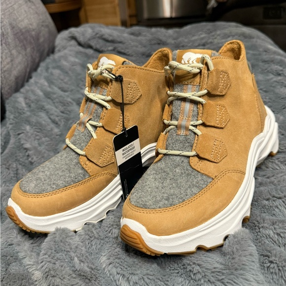 Sorel Women’s Kinetic Breakthru Carobou Waterproof Boots. New size 6.5. - Picture 2 of 7